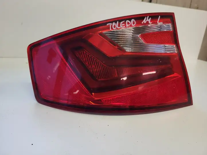 Seat Toledo IV (NH) (2011 - ) Задний фонарь в крышке багажника — фото 7