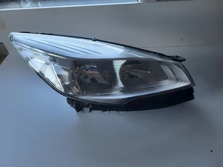 Ford Kuga II (2013 - 2019) Передняя фара — фото 7