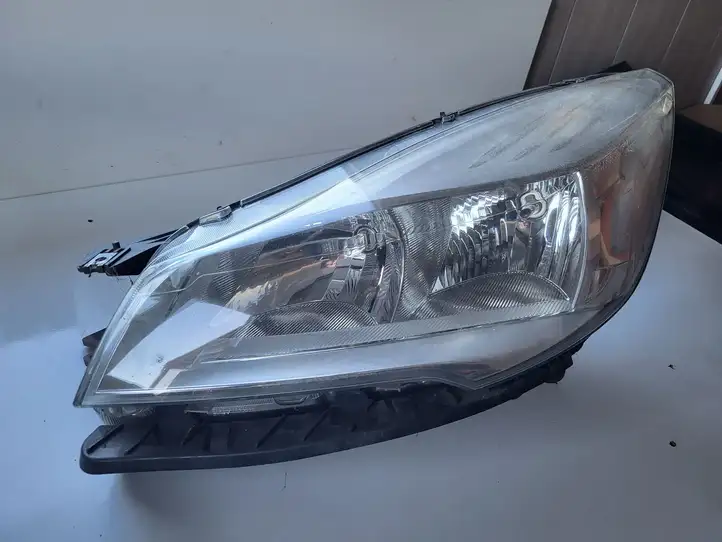Ford Kuga II (2013 - 2019) Передняя фара — фото 8