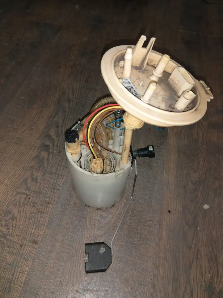 Skoda Superb B8 (3V) (2015 - 2023) Датчик уровня топлива — фото 1
