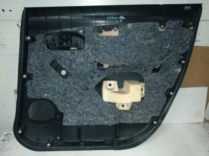 Toyota Verso (2012 - 2015) Обшивка задней двери — фото 2
