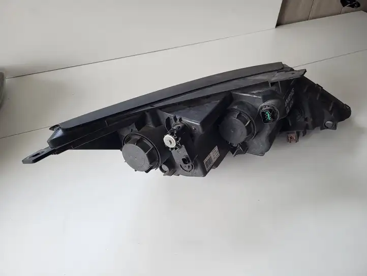 Kia Sportage (2014 - 2016) Передняя фара — фото 2