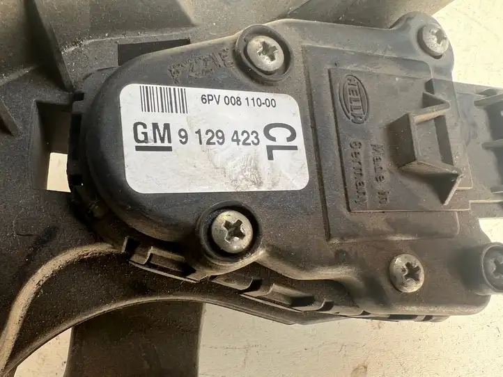 Opel Corsa C (2000 - 2003) 9129423 Педаль акселератора — фото 3