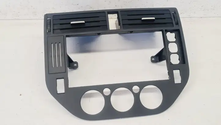 Ford C-MAX I (2007 - 2010) 3M51R014L21AE Центральный воздушный дефлектор — фото 1