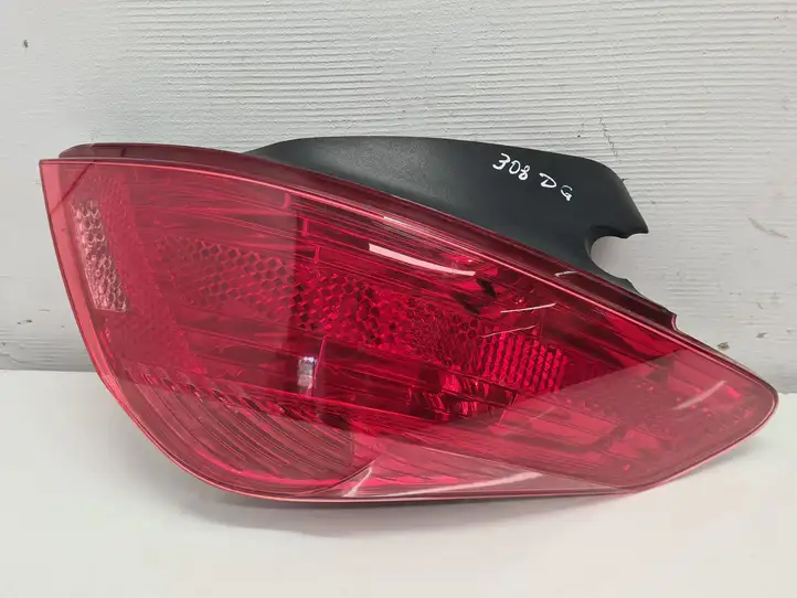 Peugeot 308 (2007 - 2013) 9680425680 Задний фонарь в кузове — фото 1