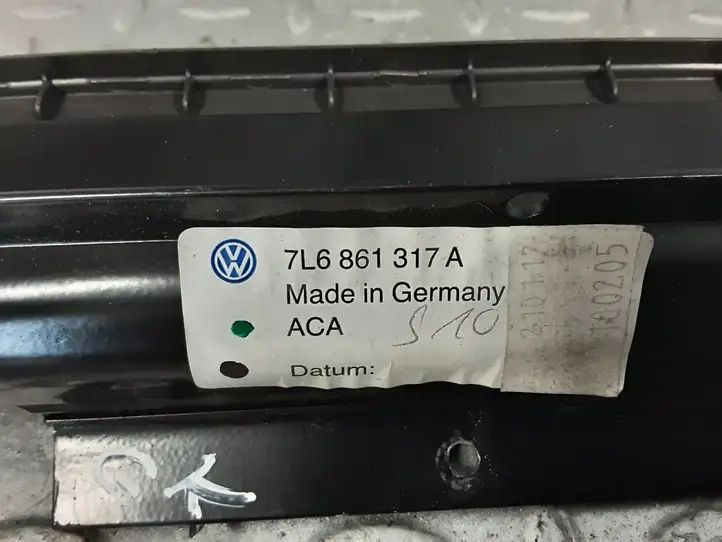 Volkswagen Touareg I (2002 - 2010) 7L6861317A Солнцезащитная шторка багажника — фото 3