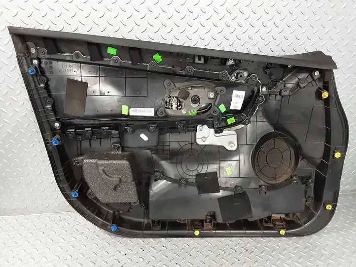 Kia Ceed (2015 - 2018) 82340A2010 Обшивка передней двери — фото 4