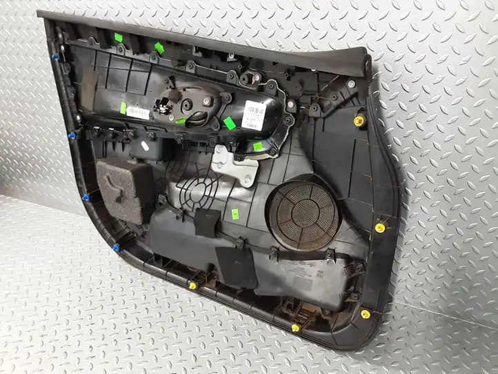 Kia Ceed (2015 - 2018) 82340A2010 Обшивка передней двери — фото 7