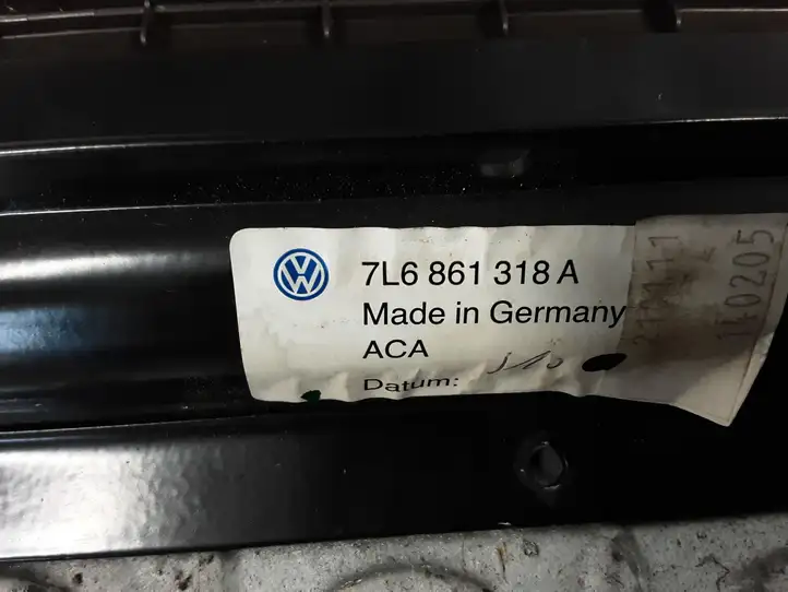 Volkswagen Touareg I (2002 - 2010) 7L6861318A Солнцезащитная шторка багажника — фото 6
