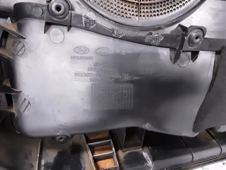 Kia Ceed (2015 - 2018) 82350A2000 Обшивка передней двери — фото 6