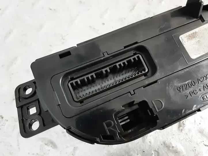 Kia Ceed (2015 - 2018) 97250A2202 Блок управления климат-контролем — фото 3