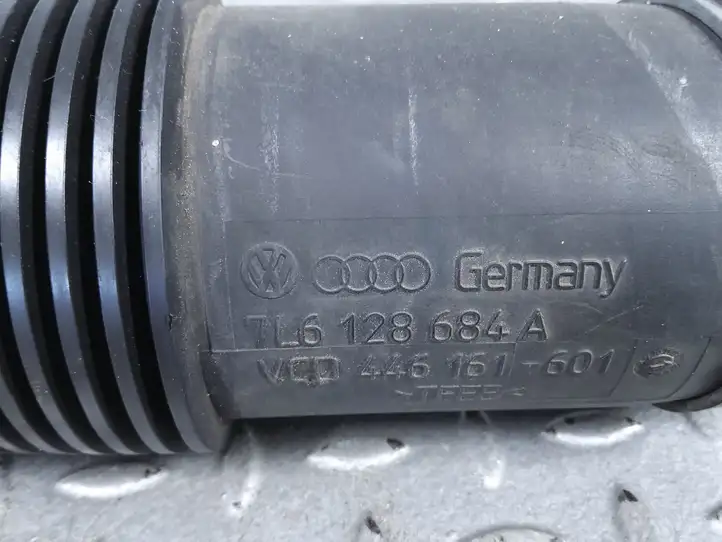 Volkswagen Touareg I (2002 - 2010) 7L6128684A Трубка подачи воздуха — фото 2