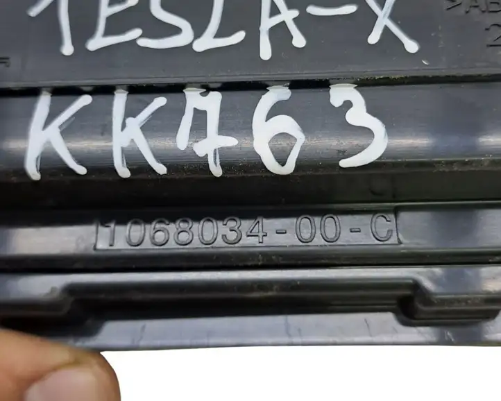 Tesla Model X (2015 - 2021) 106803400C Вентиляционная решетка кузова — фото 6
