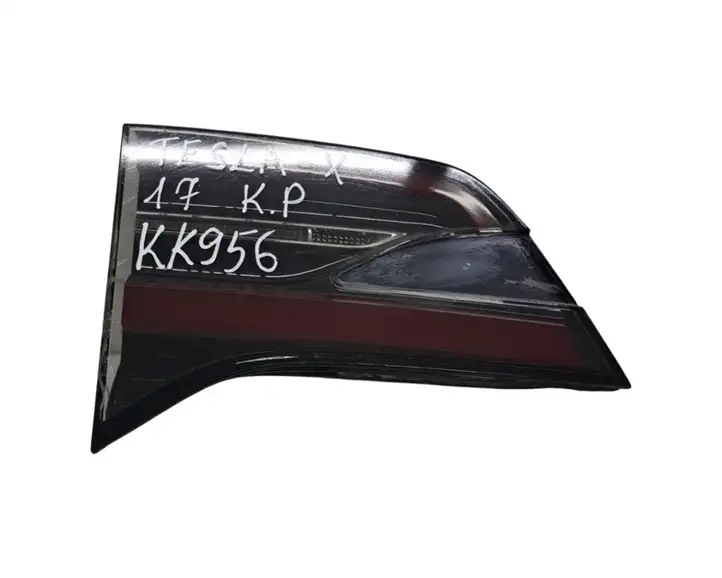Tesla Model X (2015 - 2021) 103433800A Задний фонарь в крышке багажника — фото 3