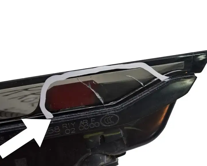 Tesla Model X (2015 - 2021) 103433800A Задний фонарь в крышке багажника — фото 9