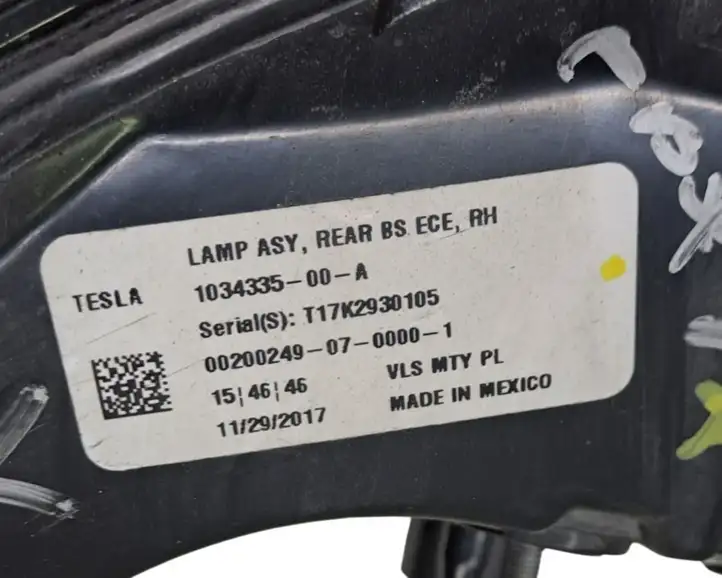 Tesla Model X (2015 - 2021) 103433500A Задний фонарь в кузове — фото 3