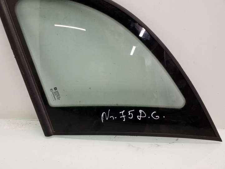Opel Meriva (2002 - 2006)  43R000261 Маленькое стекло 