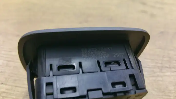Citroen C5 (2008 - 2017) 96623726XT Кнопка стеклоподъемников — фото 3