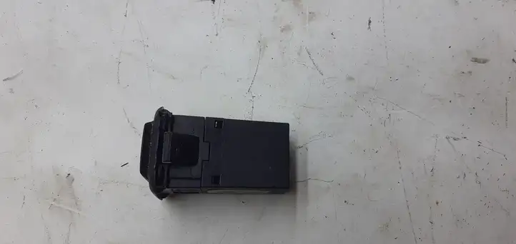 Audi A4 S4 B8 8K (2007 - 2011) 8K0035474 AUX разъем — фото 4