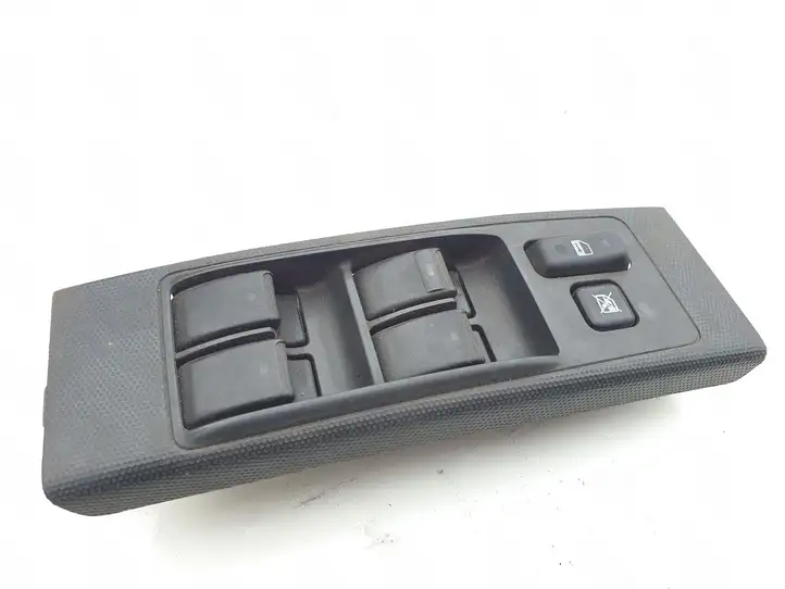 Toyota Corolla Verso AR10 (2004 - 2009) 848200F03000 Блок кнопок стеклоподъемников — фото 1