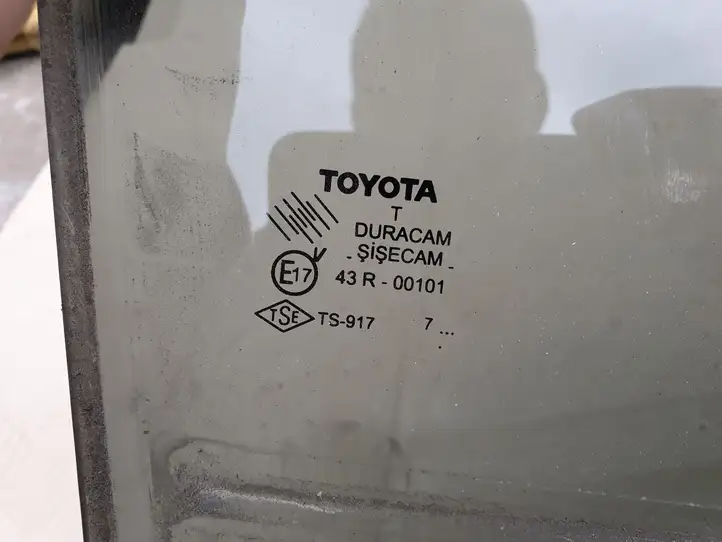 Toyota Corolla Verso AR10 (2004 - 2009) Стекло задней двери — фото 2