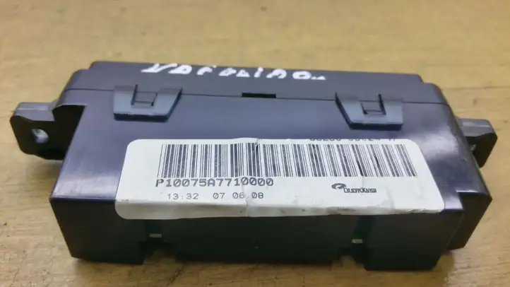 Nissan Qashqai (2006 - 2010) P10075A7710000 Реле предупреждения об ремнях безопасности — фото 4