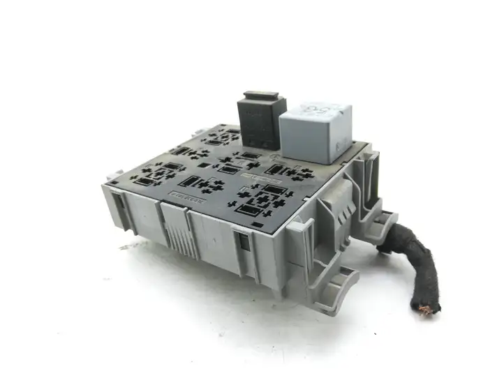 Volkswagen Touareg I (2002 - 2010) 7L0937503A Блок монтирования реле — фото 1