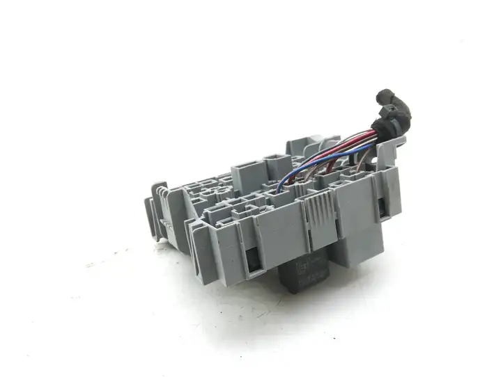 Volkswagen Touareg I (2002 - 2010) 7L0937503A Блок монтирования реле — фото 4