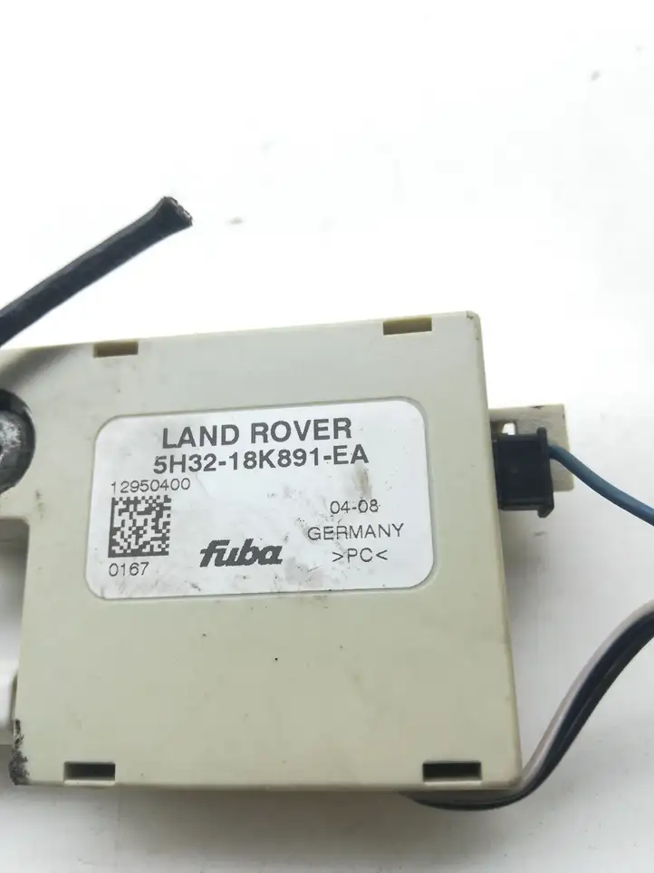 Land Rover Discovery 3 - LR3 (2004 - 2009) 5H3218K891EA Усилитель антенны — фото 5