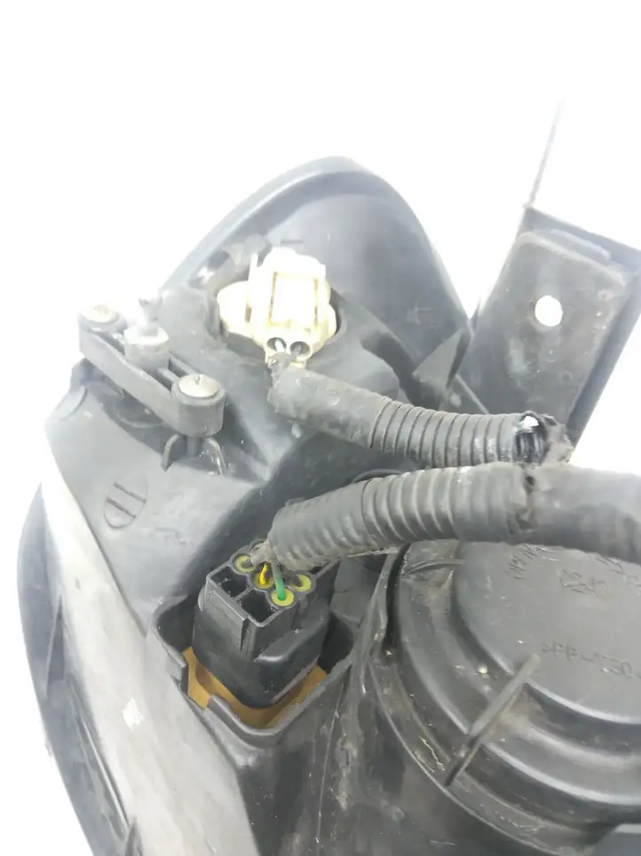Chevrolet Captiva (2006 - 2011) Передняя фара — фото 6