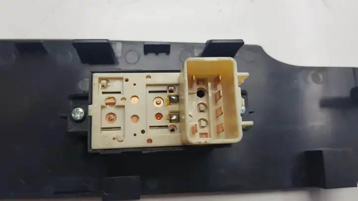 Chevrolet Captiva (2006 - 2011) 201004083 Кнопка стеклоподъемников — фото 3