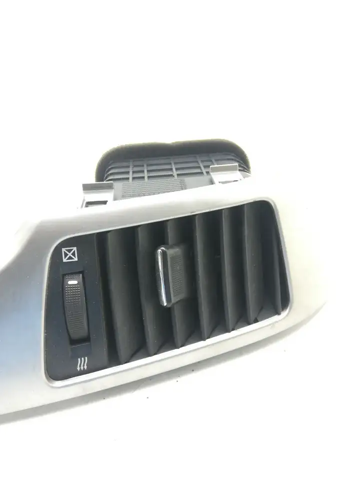 Chevrolet Captiva (2006 - 2011) 96630044 Центральный воздушный дефлектор — фото 3