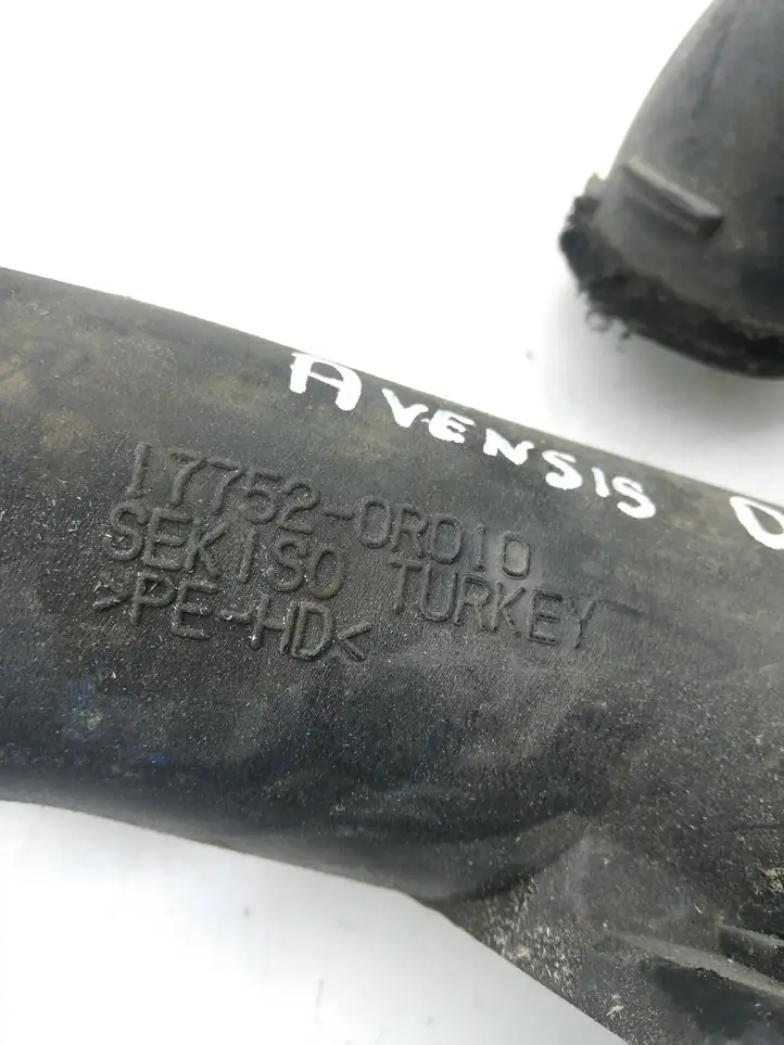 Toyota Avensis T270 (2009 - 2012) 177520R010 Трубка подачи воздуха — фото 4