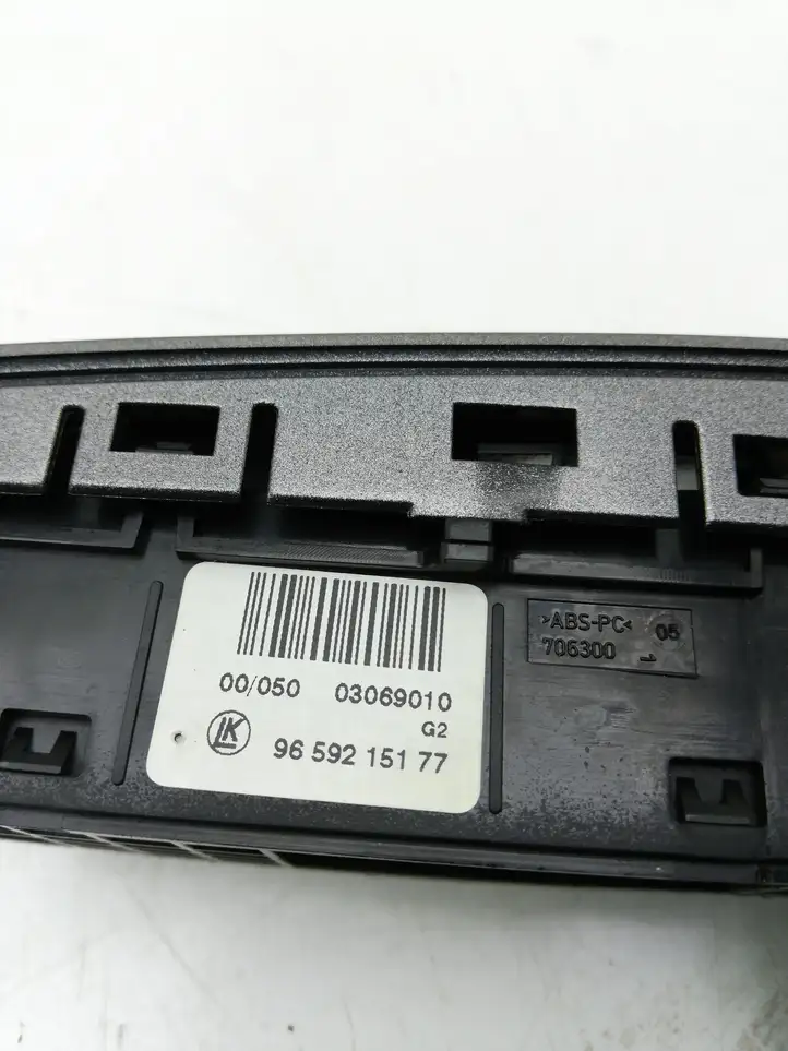 Peugeot 308 (2007 - 2013) 9659215177 Включатель аварийных фонарей — фото 5