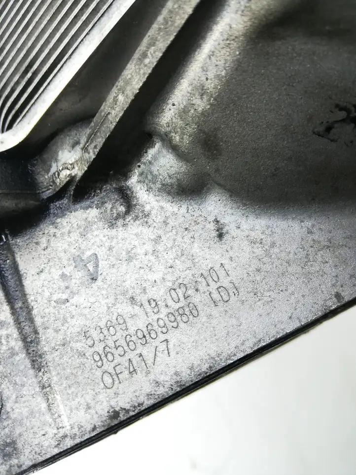 Peugeot 308 (2007 - 2013) 9656969980 Кронштейн масляного фильтра — фото 4