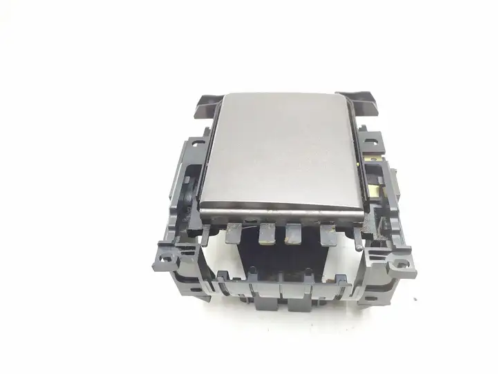 Lexus IS 220D-250-350 (2005 - 2010) 5562053030 Передний подстаканник — фото 1