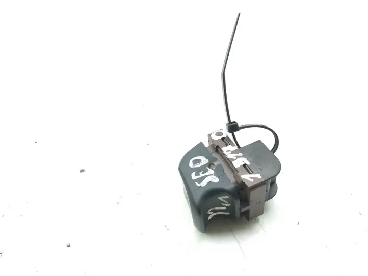 Audi A4 S4 B8 8K (2007 - 2011) 8K0959831A Кнопка закрытия крышки багажника — фото 2