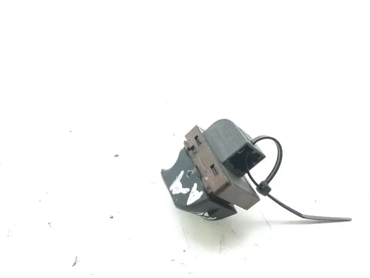 Audi A4 S4 B8 8K (2007 - 2011) 8K0959831A Кнопка закрытия крышки багажника — фото 3