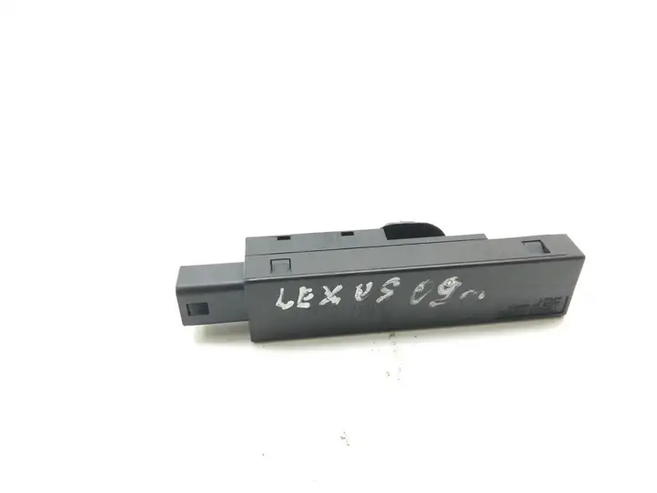 Lexus IS 220D-250-350 (2005 - 2010) D960122 Усилитель антенны — фото 1