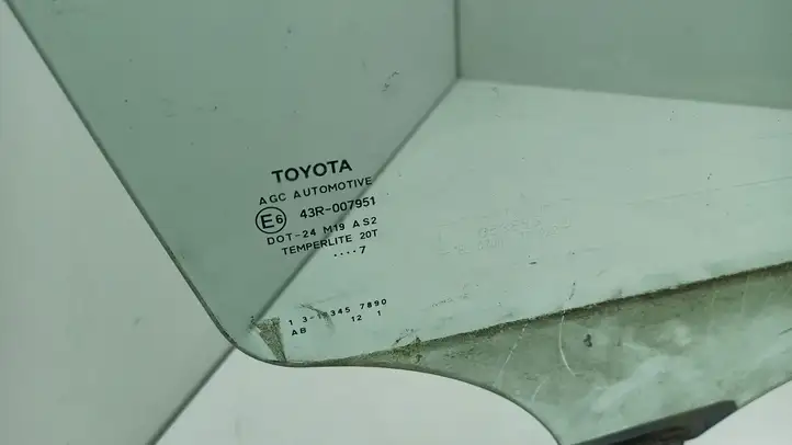 Toyota Auris 150 (2006 - 2012) Стекло передней двери — фото 2