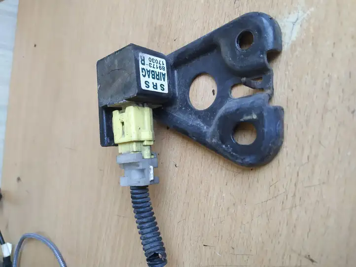 Toyota MR2 (W30) III (2000 - 2007) 8917317030 Датчик удара SRS — фото 1