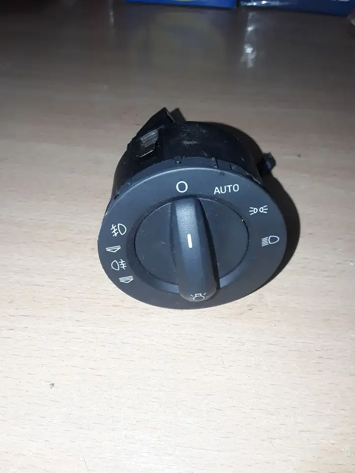 Audi A6 S6 C6 4F (2008 - 2011) 4F1941531D Включатель фонарей — фото 1