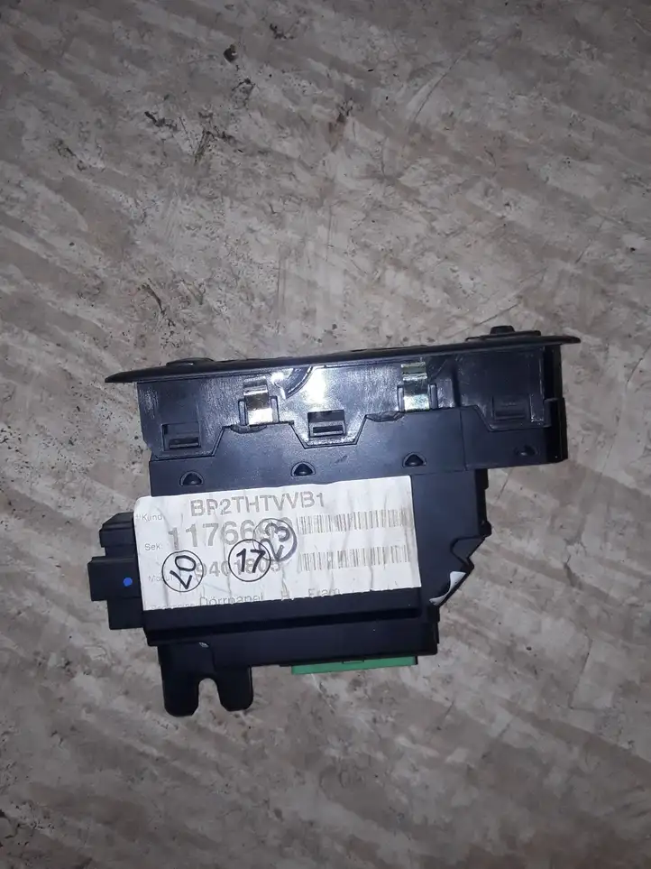 Volvo V70 (2004 - 2007) 30746074 Кнопка стеклоподъемников — фото 2