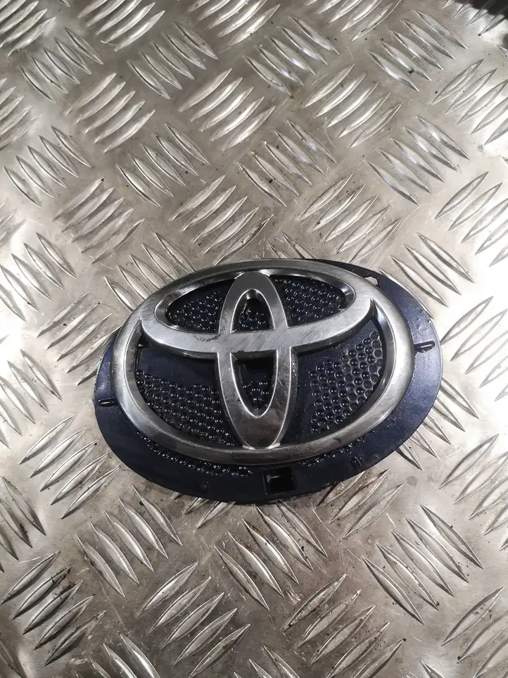 Toyota Corolla Verso AR10 (2004 - 2009) 753010F010 Эмблема автомобиля — фото 1