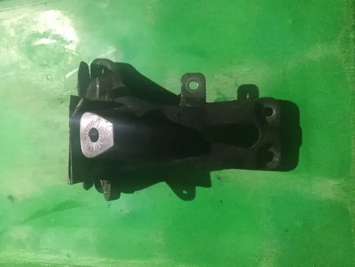 Audi A4 S4 B8 8K (2007 - 2011) 8K0199308AQ Кронштейн двигателя — фото 1