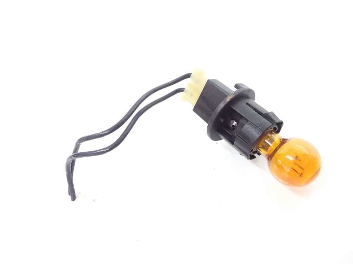 Opel Vectra (2002 - 2005)  008555 Деталь передней фары