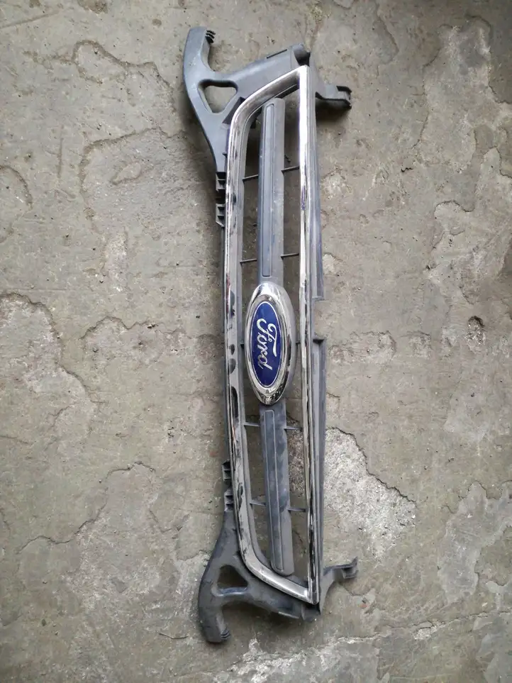 Ford Mondeo MK IV (2007 - 2014) BS718200A Передняя решетка — фото 1