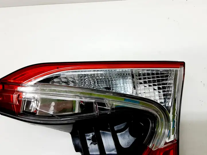 Toyota C-HR I (2016 - 2022) 81580F401000 Задний фонарь в крышке багажника — фото 2