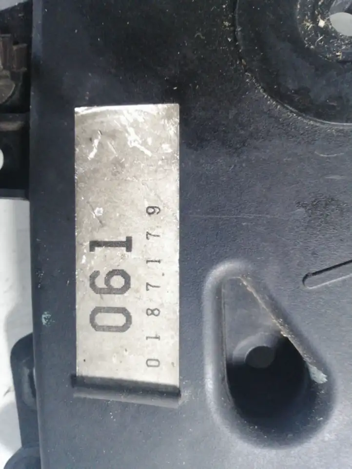 Toyota Avensis Verso (2001 - 2004) 9095001357A Защита ремня ГРМ — фото 4