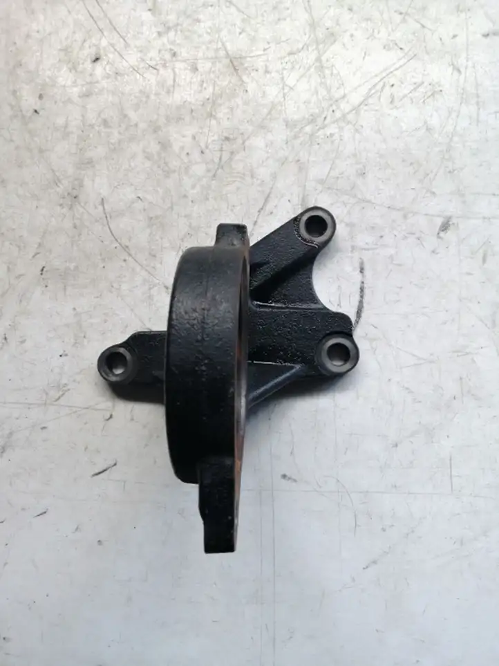 Toyota Corolla Verso AR10 (2004 - 2009) 4345705050 Кронштейн подвесного подшипника — фото 1